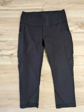 Lululemon mid rise black crop leggings with mesh